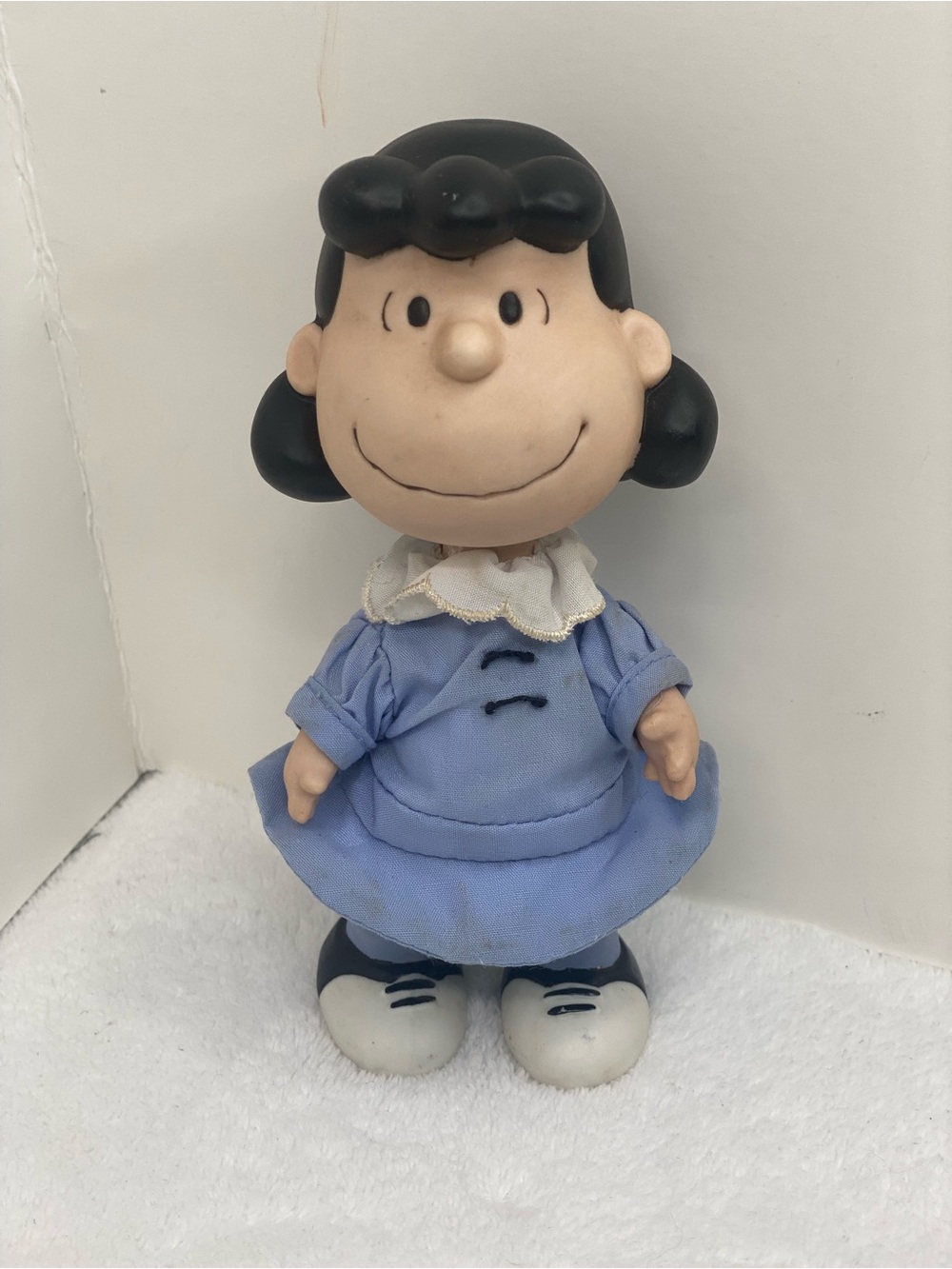 Hallmark Peanuts Gallery Lucy Jointed Porcelain Figurine 8781 Limited Edition